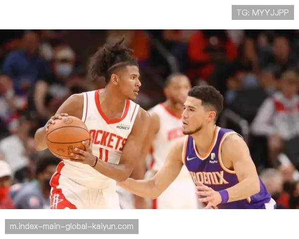 太阳布克复出后使用率控制成难题 三巨头球权分配待优化