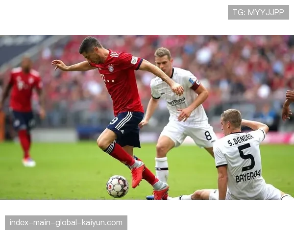 拜仁20次射门8次射正，控球统治力与进攻效率形成完美结合